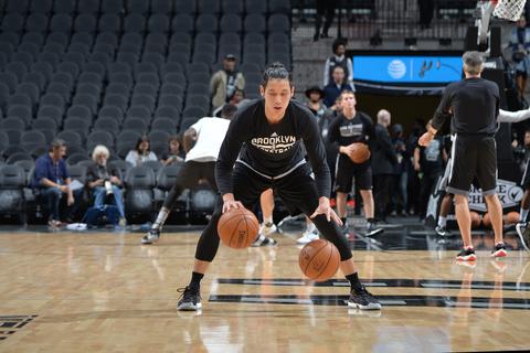 SAN ANTONIO, TX - DECEMBER 10: Jeremy Lin #7 of the Brooklyn Nets warms up before the game against the San Antonio Spurs on December 10, 2016 at the AT&T Center in San Antonio, Texas. NOTE TO USER: User expressly acknowledges and agrees that, by downloading and or using this photograph, user is consenting to the terms and conditions of the Getty Images License Agreement. Mandatory Copyright Notice: Copyright 2016 NBAE (Photos by Mark Sobhani/NBAE via Getty Images)